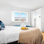 Spacious, Chic Townhouse With Parking & Garden