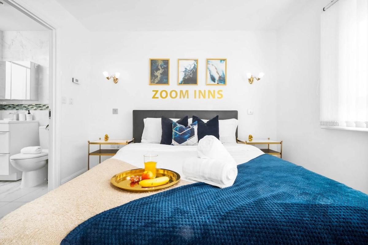 Holiday home Spacious, Chic Townhouse With Parking & Garden *
